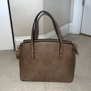 Beige / taupe handbag